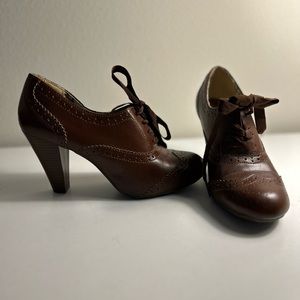 American Eagle Brown Oxford Heel